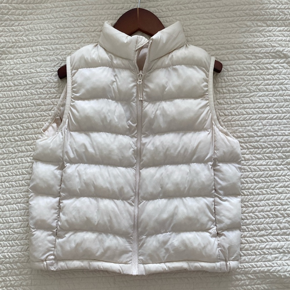 Uniqlo kids puffer vest, size 7-8, unisex
